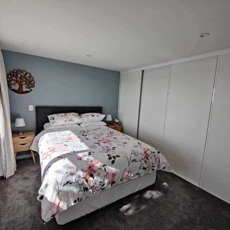 Fully Renovated Hillside Apartment Close To City Christchurch Exteriör bild