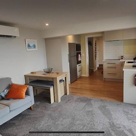 Fully Renovated Hillside Apartment Close To City Christchurch Exteriör bild