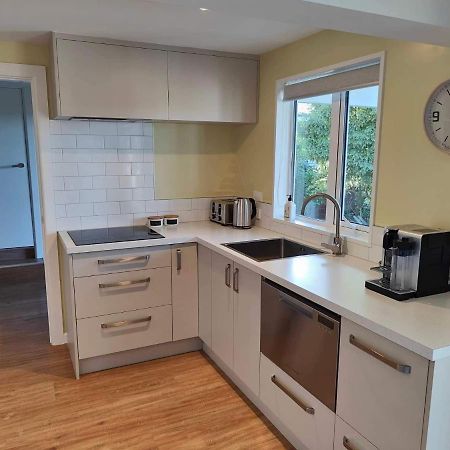 Fully Renovated Hillside Apartment Close To City Christchurch Exteriör bild
