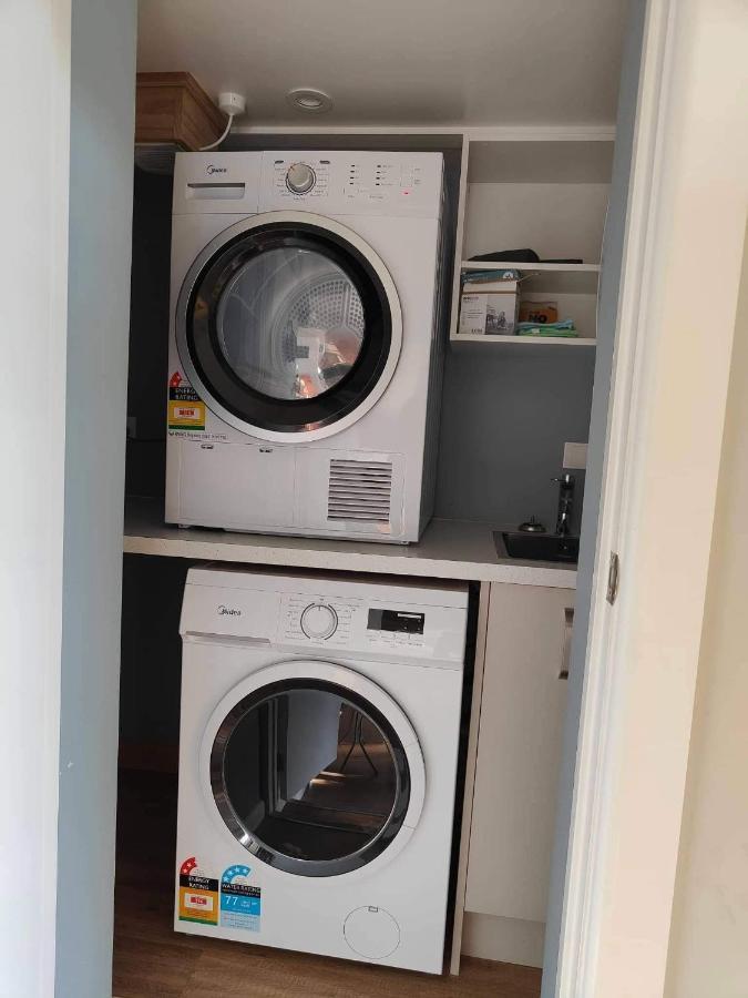 Fully Renovated Hillside Apartment Close To City Christchurch Exteriör bild