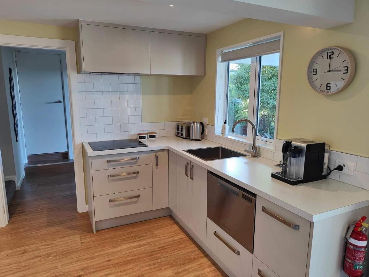 Fully Renovated Hillside Apartment Close To City Christchurch Exteriör bild