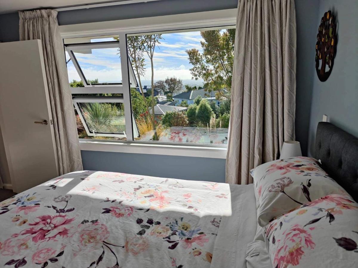 Fully Renovated Hillside Apartment Close To City Christchurch Exteriör bild