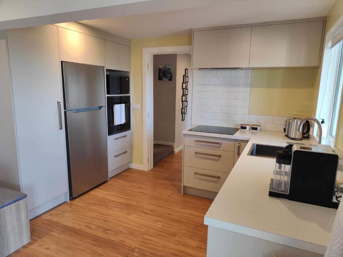 Fully Renovated Hillside Apartment Close To City Christchurch Exteriör bild
