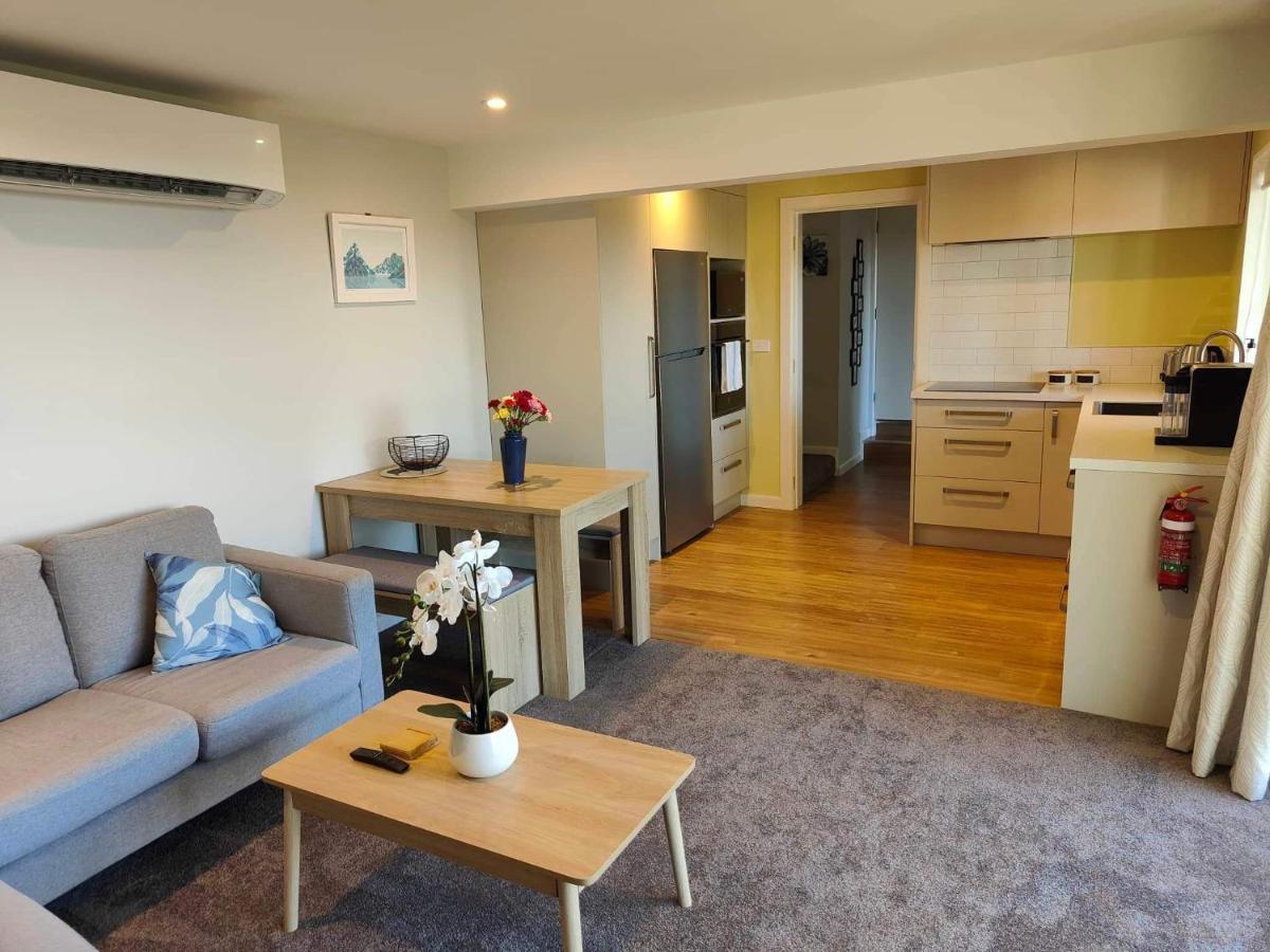 Fully Renovated Hillside Apartment Close To City Christchurch Exteriör bild